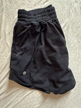 Lululemon Hotty Hot Short II